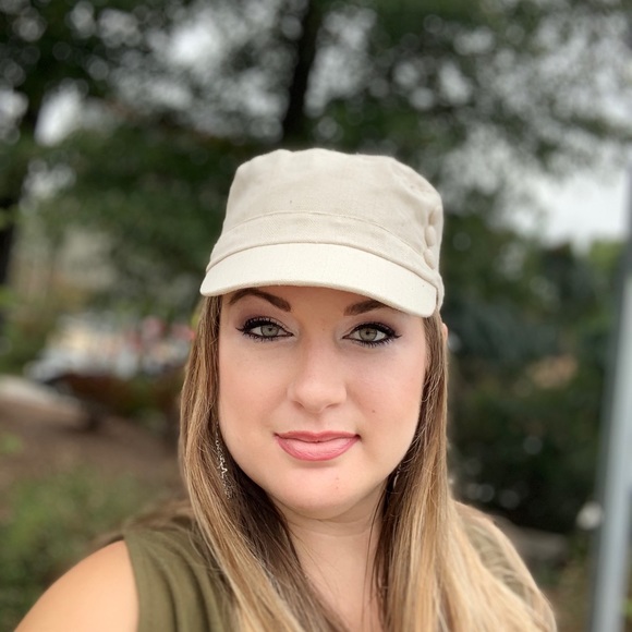 Tan Women’s Hat 🧢 - Picture 3 of 8